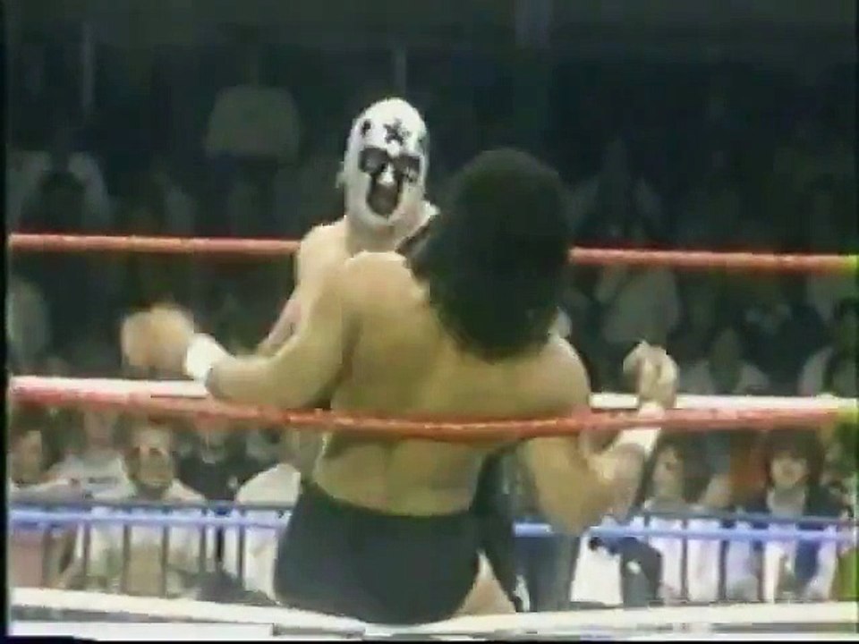 Tonga Kid vs Masked Superstar   Championship Wrestling Dec 10th, 1983
