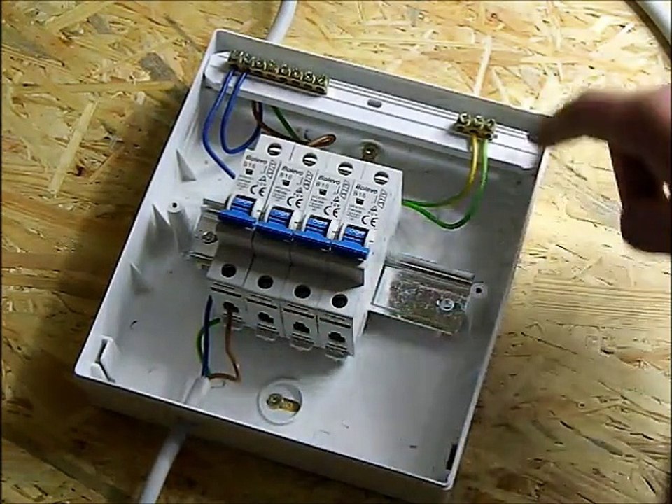 ELEKTRO INSTALLATION FEUCHTRAUM 2X LICHTSCHALTER 1X LAMPE