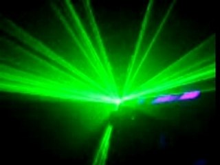 Dj adrian dans son sous sol ... mdr