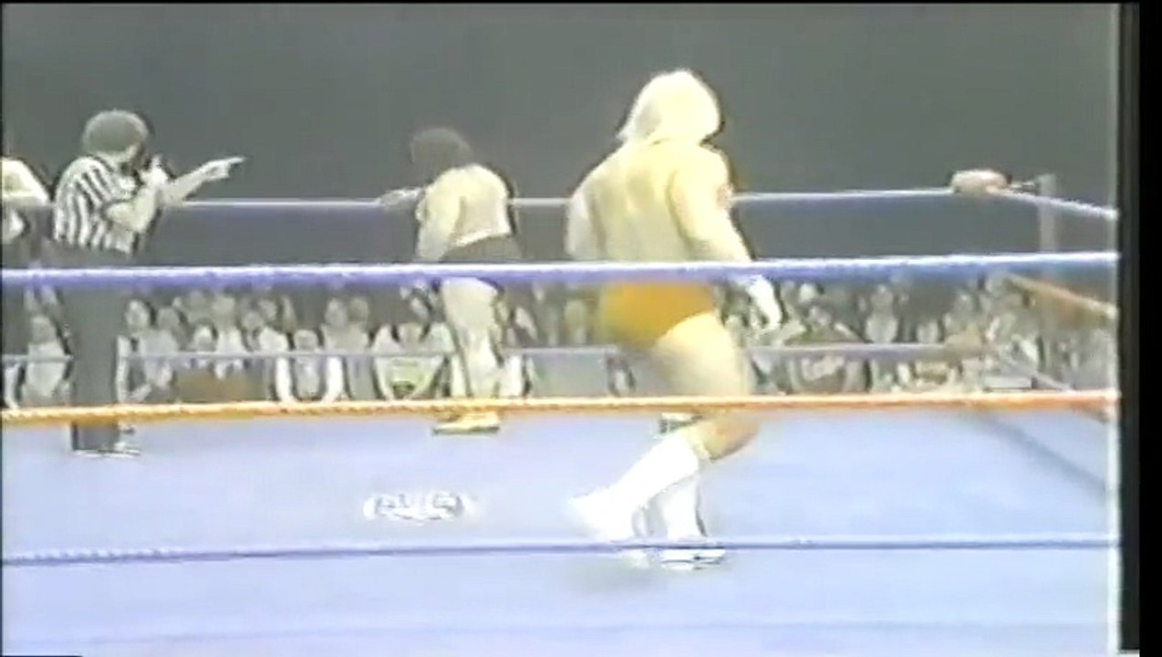 Hulk Hogan squash match
