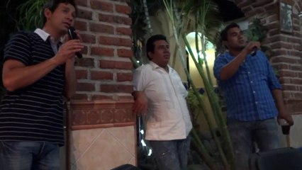 Trio Residente de Medicina Interna e internos del HR Sahuayo_ by www.toba.tv