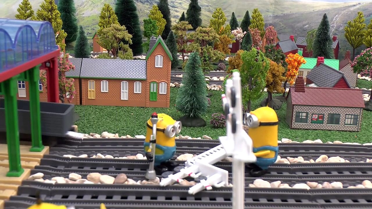 Thomas et ses Amis Minions des Blagues Drôles de Peppa Pig Tom Moss Train Jouet Play Doh Surprise Oeufs