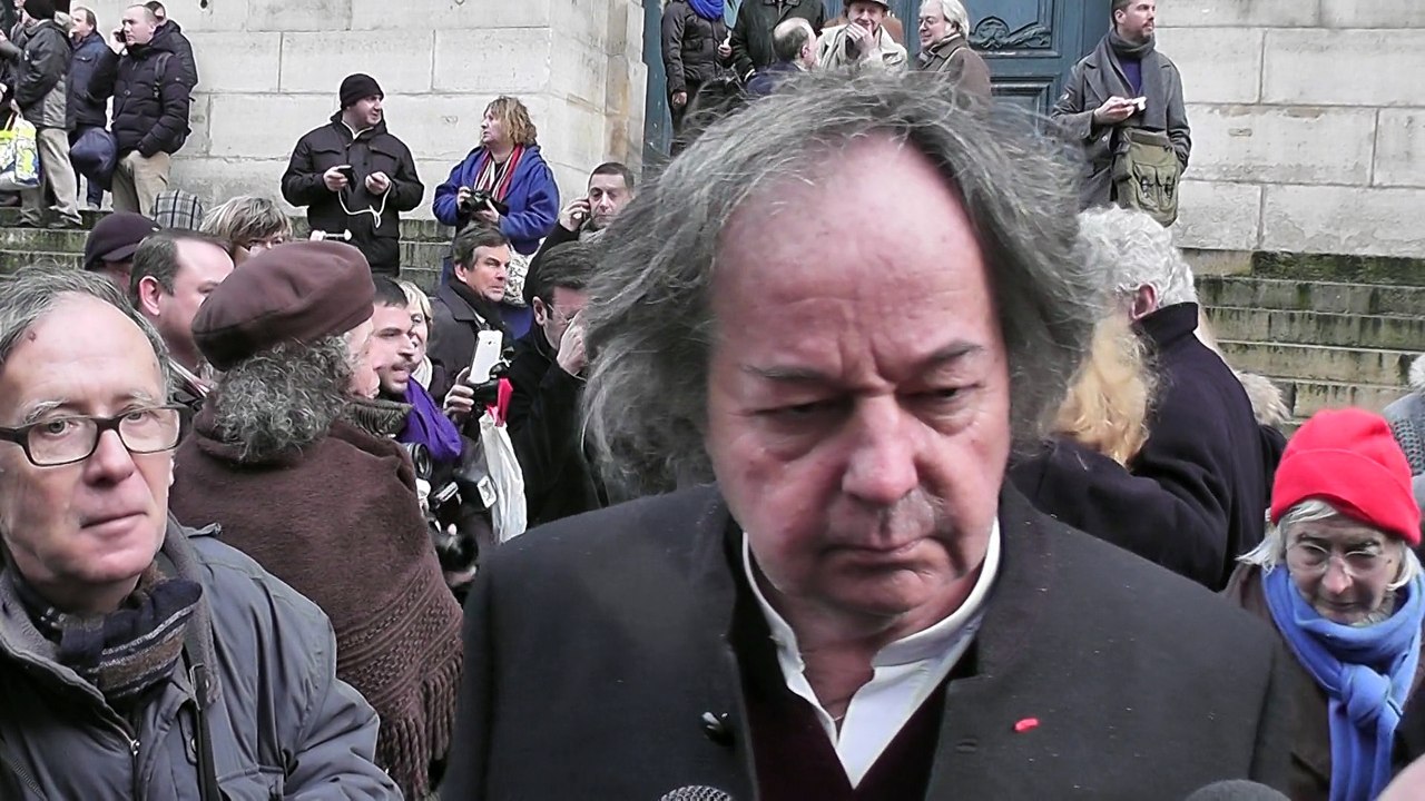 Gonzague Saint Bris et Katia Tchenko rendre un dernier hommage à l'acteur Michel Galabrudans l'église Saint-Roch de Pari