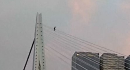 Le défi complètement fou d'un jeune skateur