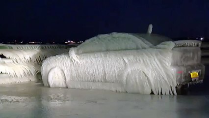 Incredible Images Show Car Frozen From Lake Erie Waters in Buffalo