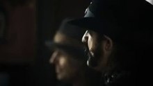 Lemmy dans une pub pour ..... de la bière. Hé oui il devait avoir la gueule de bois pour boire çà MDR!!!