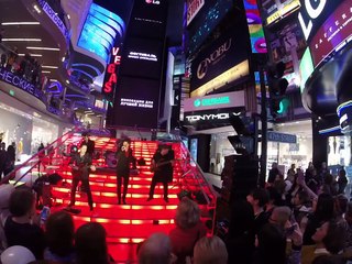 «Take On Me» А.Бон (Москва, ТРК «Vegas», 26.12.2015) (Katyuyha Vihrova)