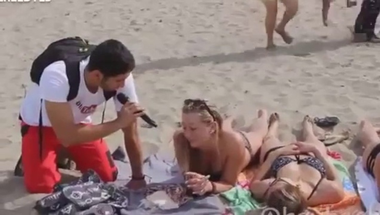 SEXY GIRLS KISSING GIRLS! (LESBIANS KISSING) - SEXY PRANK and FUNNY PRANKS - BEST PRANKS 2