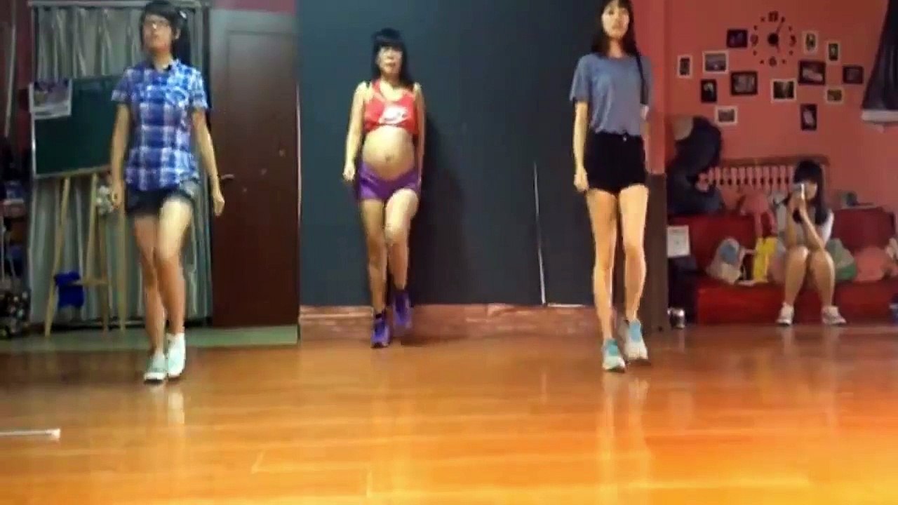 Pregnant women - hip hop dance