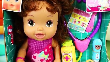 Video herunterladen: Baby Alive Better Now Baby Doll Sick Dolly with Doc Sandra McStuffins by DisneyCarToys