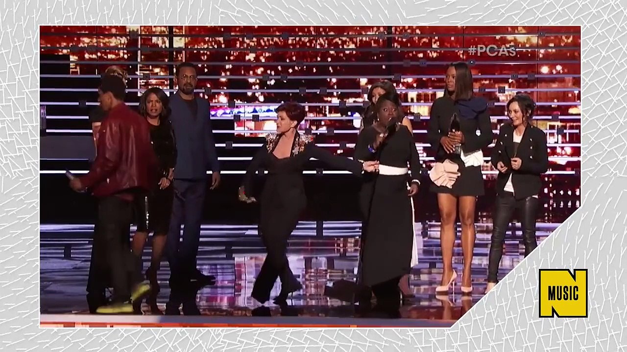 Unsigned Artist Crashes Peoples Choice Awards Stage