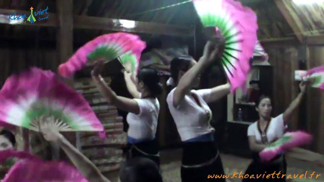 Découverte des danses traditionnelles de l'ethnie Thai à Mai Chau - Vietnam | Voyage au Vietnam