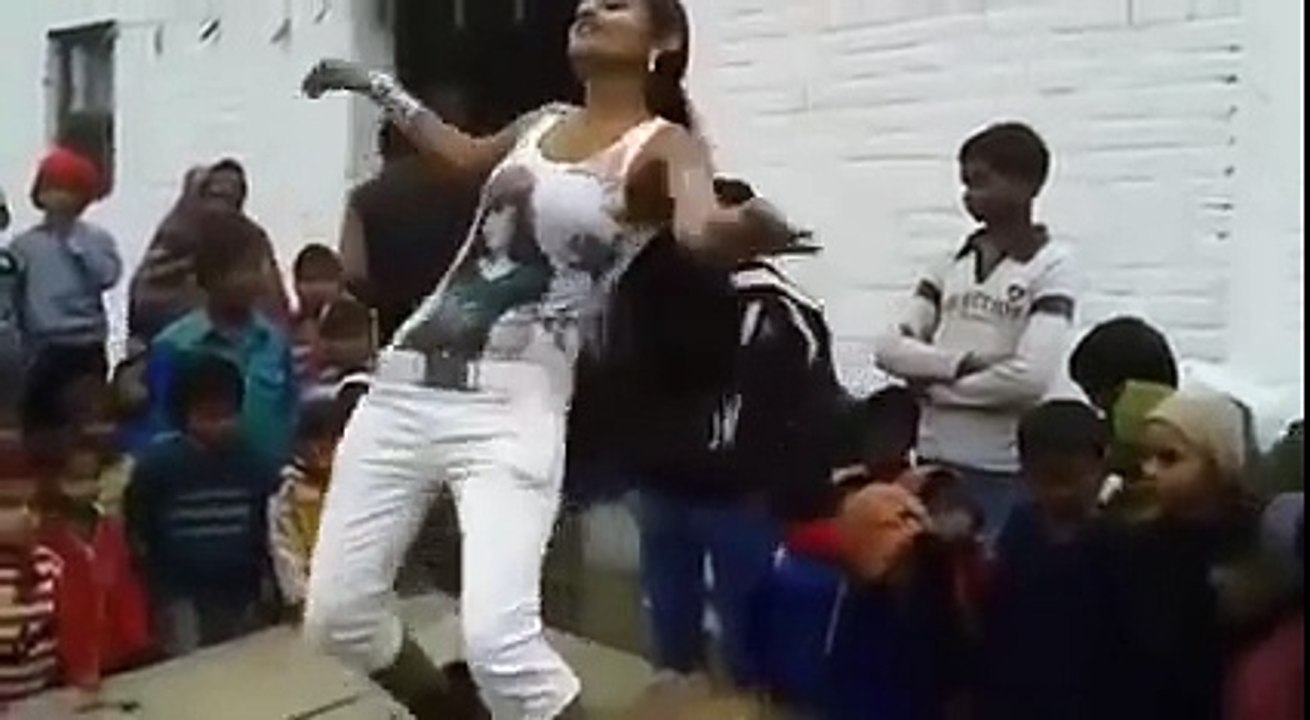aayega maza ab barsaat ka deshi Indian Girl Cute And Lovely Dance 2016