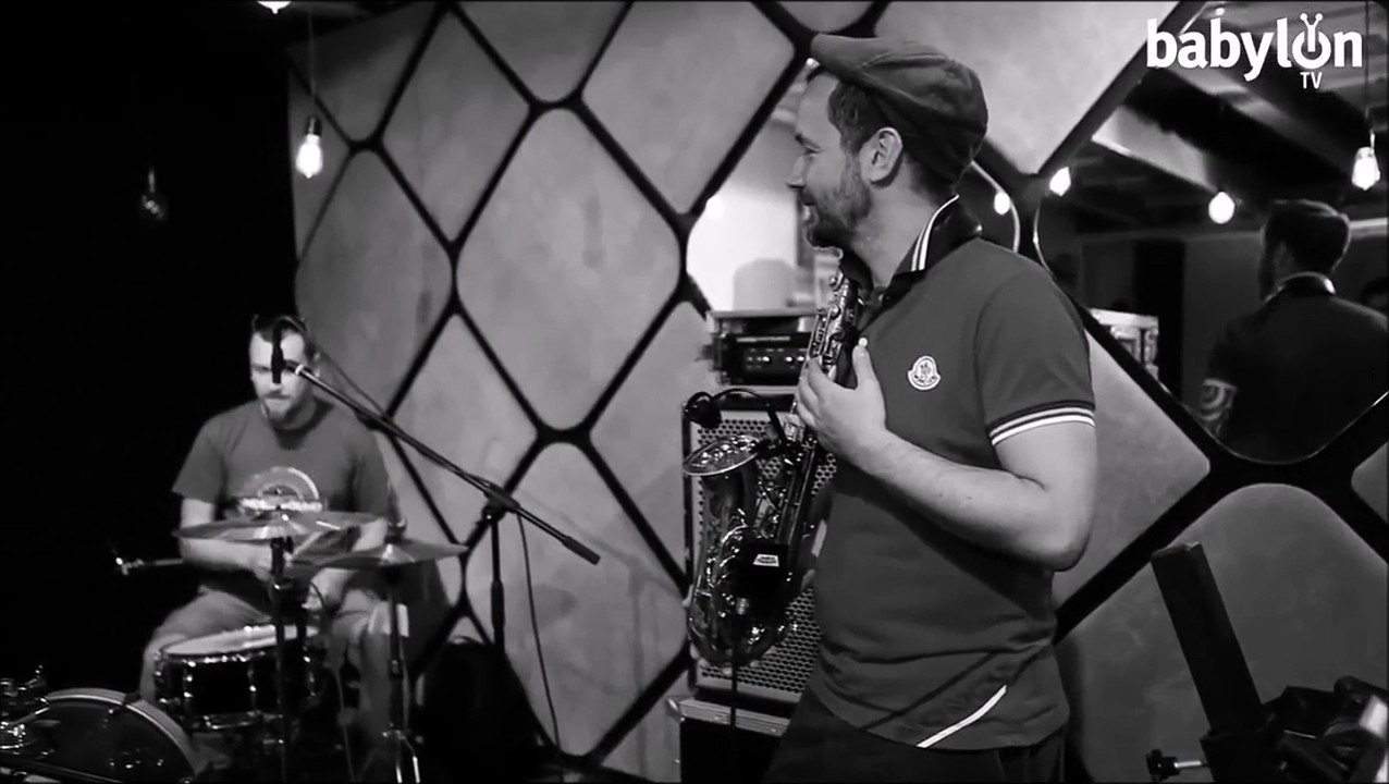 Tanışmak istediğim tek sanatçıydı Angel Jordanov Kapsov nam-ı diğer Ciguli.. Mekanın Cennet olsun..