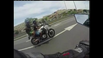Motociclista filma tentativa de assalto em via expressa do Rio de Janeiro