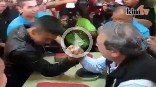 Video Sultan Johor lawan gusti lengan dengan anakandanya