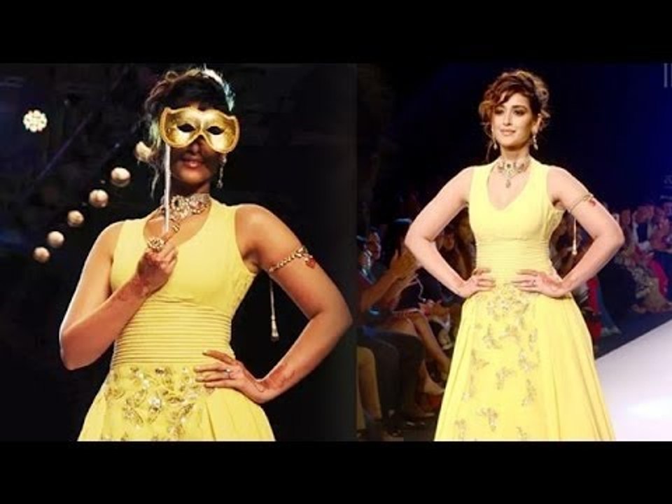 Ileana D'cruz Walks The Ramp @ IIJW 2015