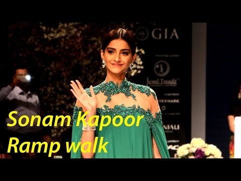 IIJW 2015 Sonam Kapoor stuns as she walks the ramp