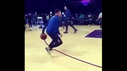 À 11 ans, il imite Curry à la perfection !