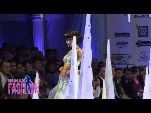 Giselli Monteiro with Hot Models at IIJW Fashion show