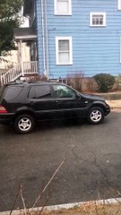 Une femme trompée détruit la voiture de son ex-copain