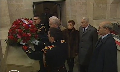 Le Premier ministre Lionel Jospin rend hommage à Emile Zola