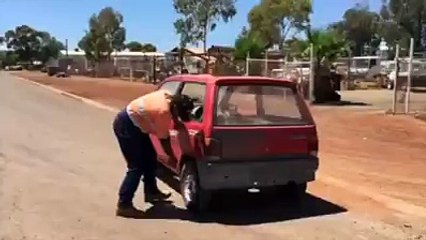 How New Zealanders help out with flat tyres... hehehe