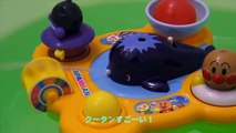 Японские игрушки ПУСКАЮТ ФОНТАНЫ ВОДЫ. Japanese toys are ALLOWED in the WATER FOUNTAINS.