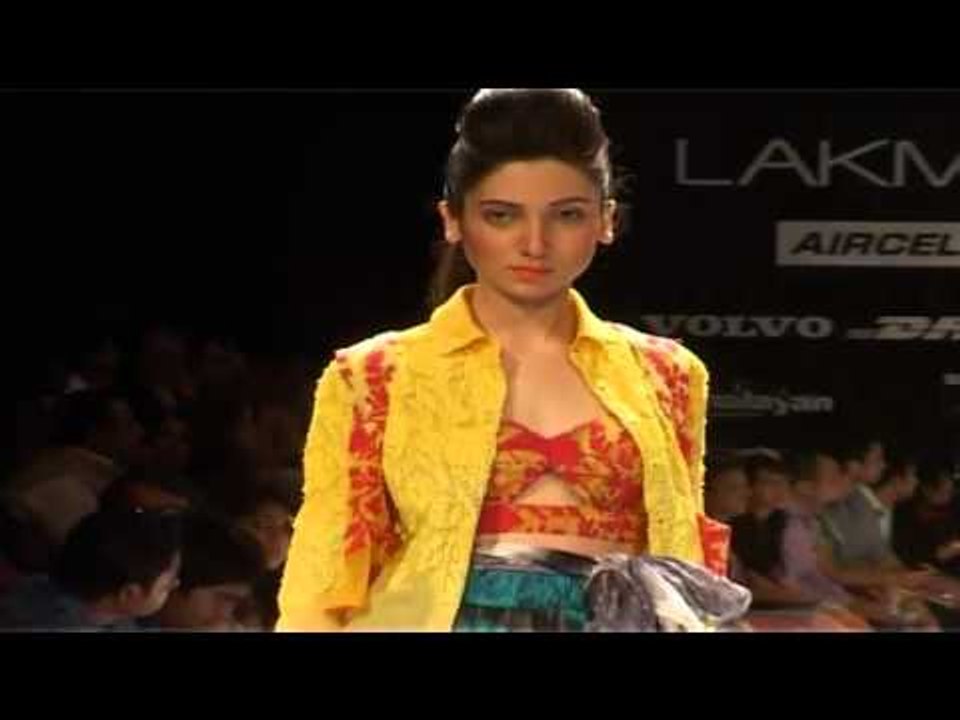 Blonde & Sexy Babes On Ramp