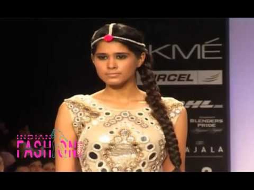 Hot & Blond Babes Walks on Ramp