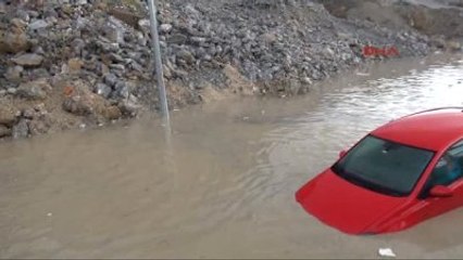 Kuşadası'nda 10 Dakikalık Yağmur Trafiği Felç Etti