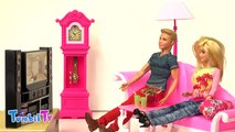 Barbie ve Ken Korku Filmi İzliyor! (Trend Videolar)