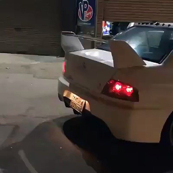 Anti-lag and flames ! Amazing EVO