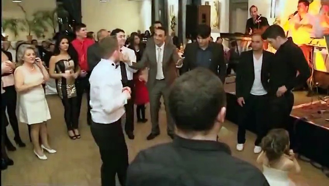 Bu Gelin Damat Bir Başka Roman Oynuyor ( Roman Havası - Hap Koydum & Kaynana )