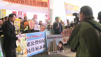 Protesters heckle Hong Kong leader during speech