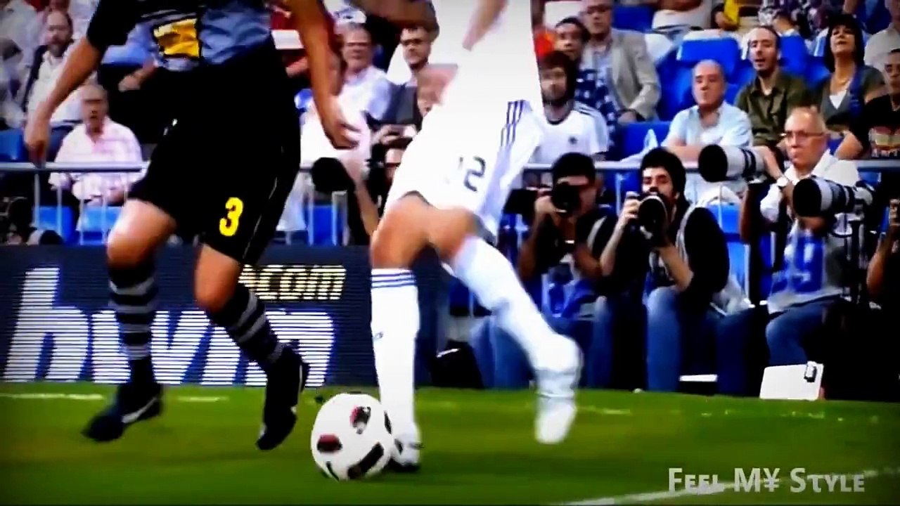 Crazy Skill Show ► Dribbles ● Moves ●Tricks   Ronaldinho ● Freestyle ● Crazy Tricks  Lionel Messi ● Amazing Free Kick Goals HD