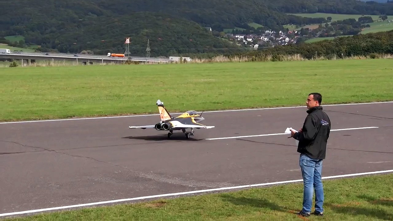 RC TURBINE JET CRASH !!! DASSAULT RAFALE RC JET WITH FIRE IN THE ENGINE TURBINE EXPLOSION