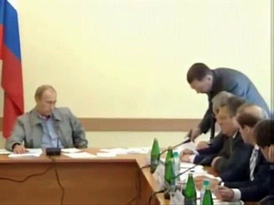 【おそロシア】プーチン首相、ペン放り出して財閥社長を震え上がらせる【激おこプーチン丸】