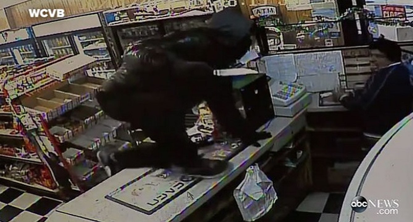 Un épicier sort un couteau plus gros que celui d'un braqueur