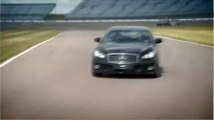 Mark Webber pone a prueba el Infiniti M37S en el circuito de Silverstone