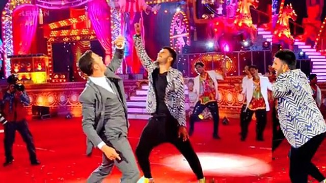 Ranveer Singh EMBARRASSES Amitabh Bachchan _ Star Screen Awards 2016
