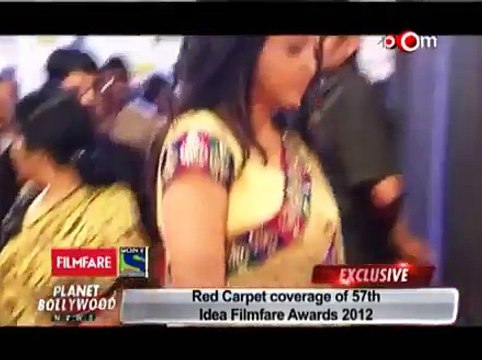 Karisma Kapoor,Kareena Kapoor Priyanka Chopra,Bipasha Flaunt their Dress at the Filmfare Award Show