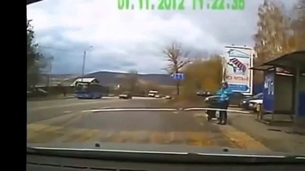 【海外衝撃映像】自動車事故　クラッシュ総集編　大破するクルマ！！　決定的瞬間No20
