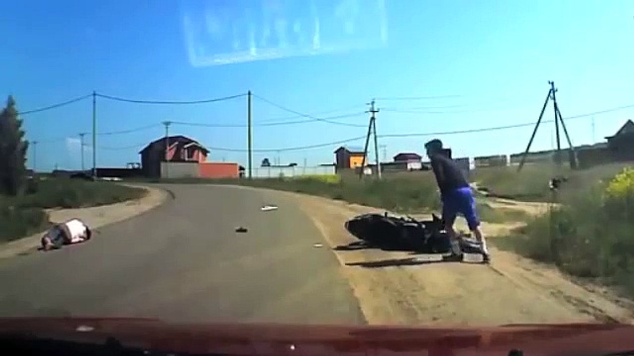 【衝撃映像】　海外自動車事故　衝撃クラッシュシリーズ　決定的瞬間　No ４
