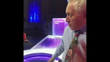 David Dimbleby slides down new Question Time set - BBC News (720p Full HD)