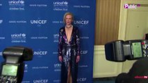Exclu Vidéo : David Beckham récompensé au gala de l'UNICEF entouré de jolies femmes