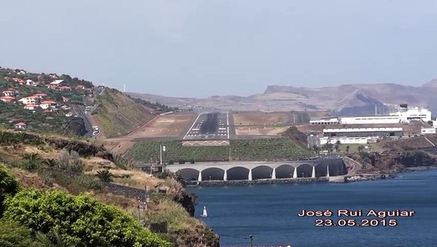Dangerous Crosswind Storm Aborted Landings Go-Around Madeira Airport Video Arts