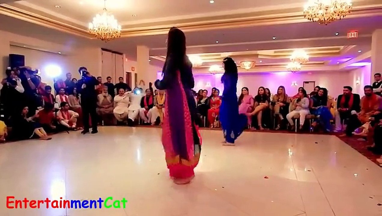 Mera Piya Ghar Aya - Mehndi Night Dance (FULL HD)