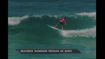 Mulheres dominam escola de surfe no litoral paulista