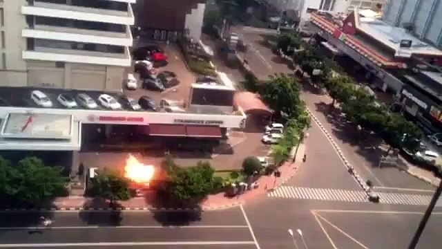 Несколько взрывов произошло в столице Индонезии